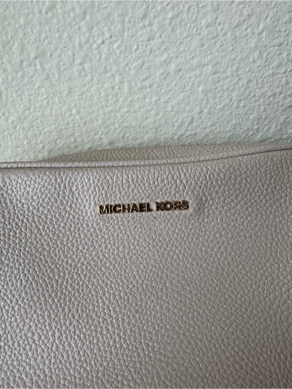 Michael Kors Pebbled Leather Crossbody in Light Beige with Gold Hardware - Picture 8 of 9